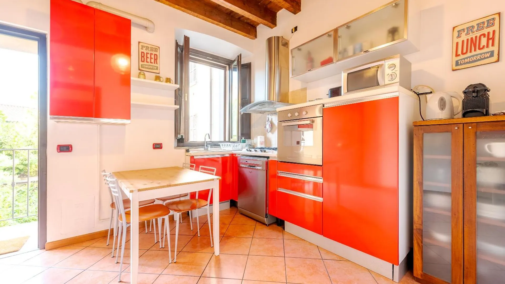 Guest Planet - Rosso Milano Apartment - Navigli Area 0*,  Italia
