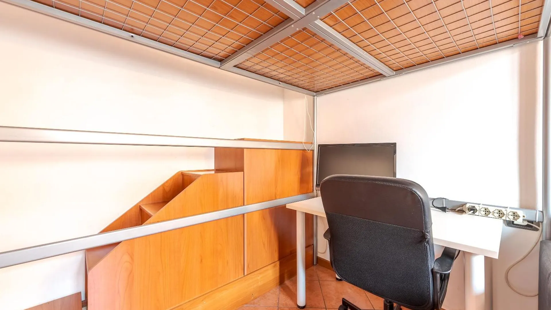 Guest Planet - Rosso Milano Apartment - Navigli Area