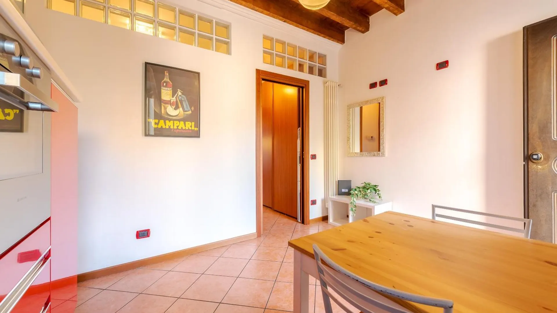 Guest Planet - Rosso Milano Apartment - Navigli Area