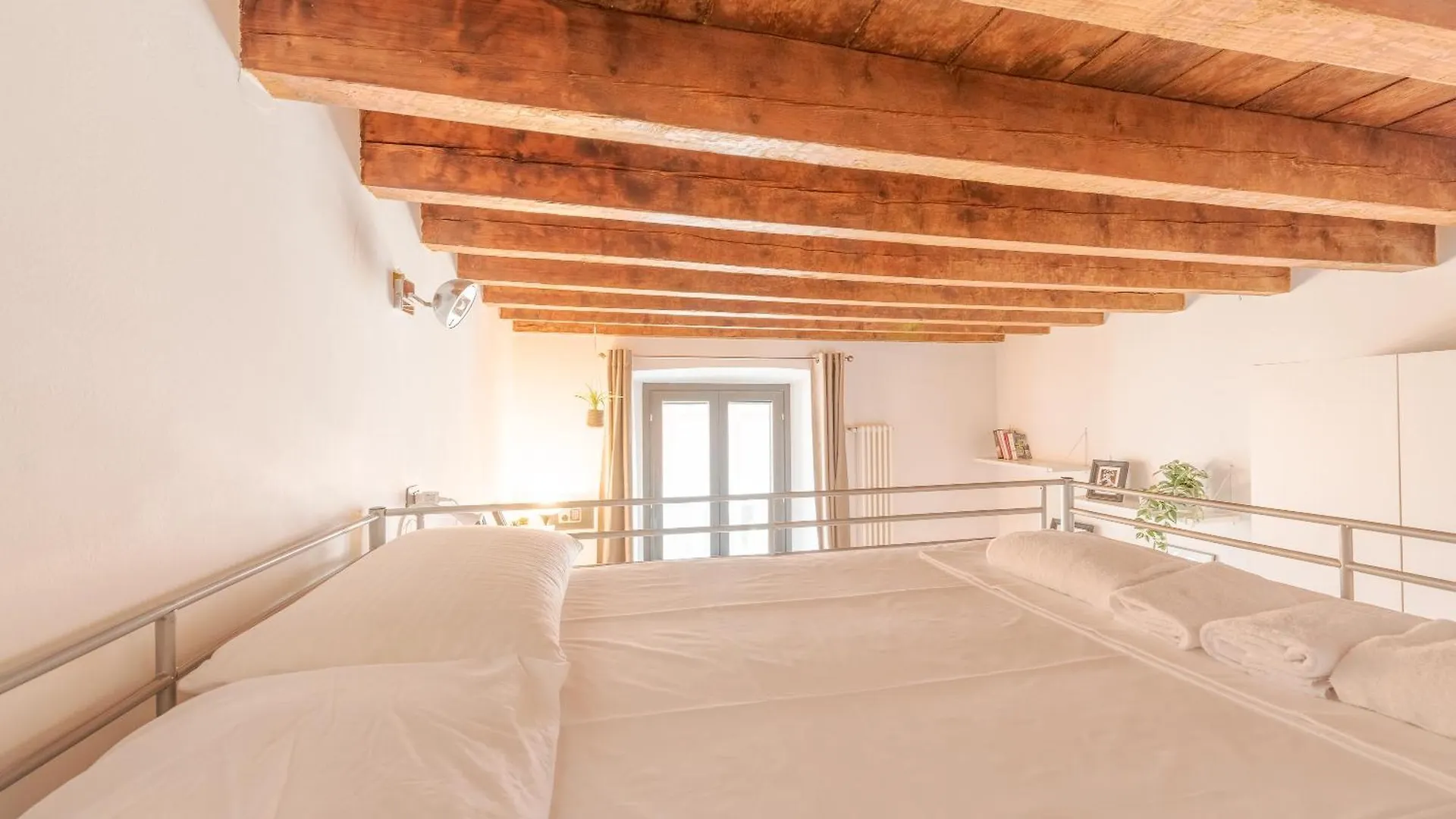 Guest Planet - Rosso Milano Apartment - Navigli Area