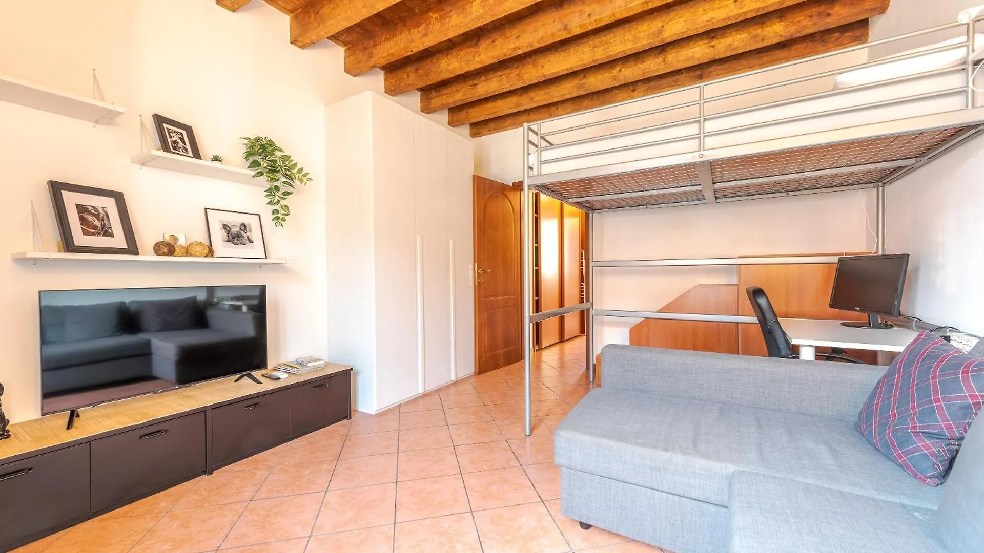 Guest Planet - Rosso Milano Apartment - Navigli Area Ιταλία