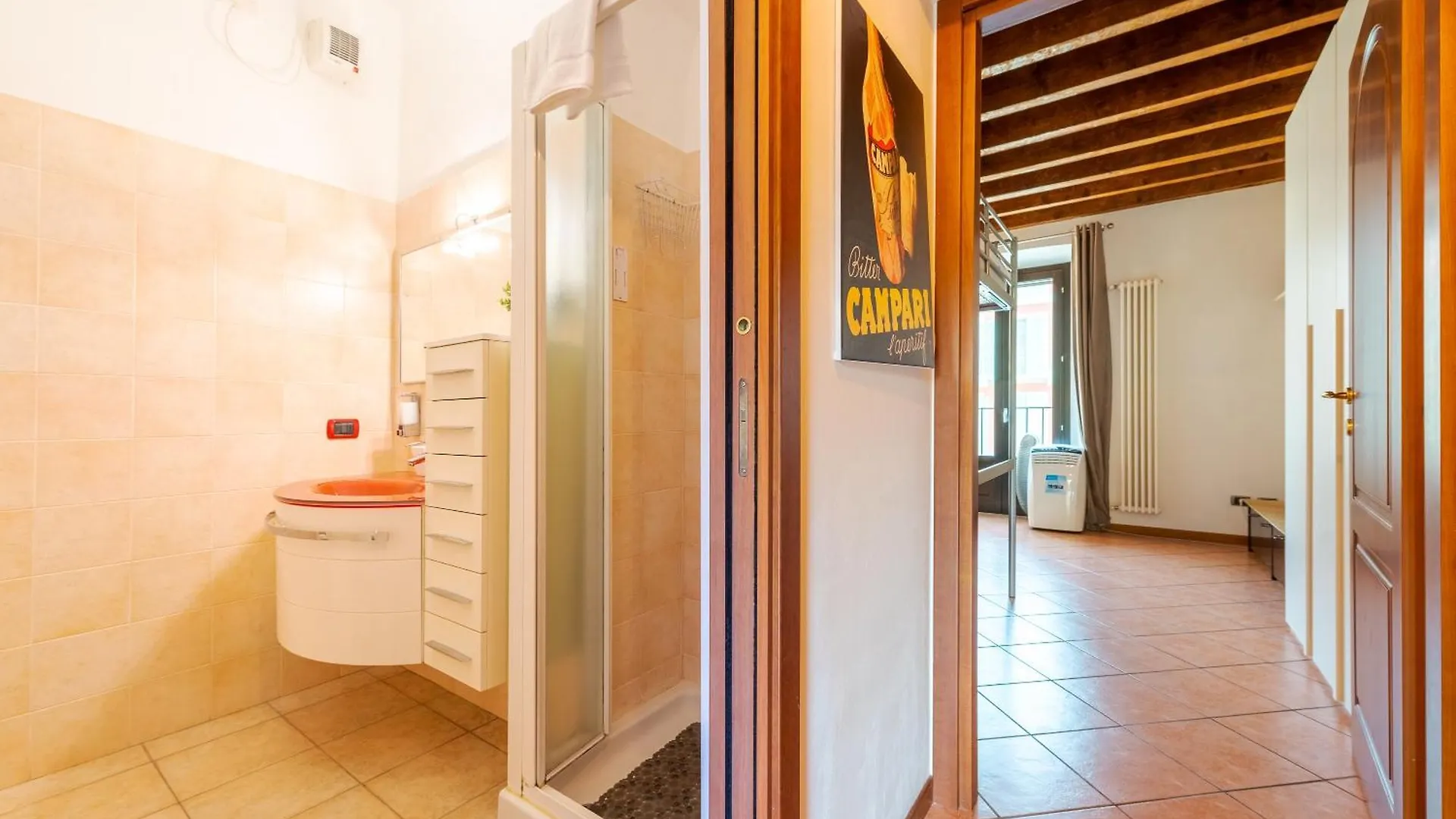Guest Planet - Rosso Milano Apartment - Navigli Area 0*, Μιλάνο