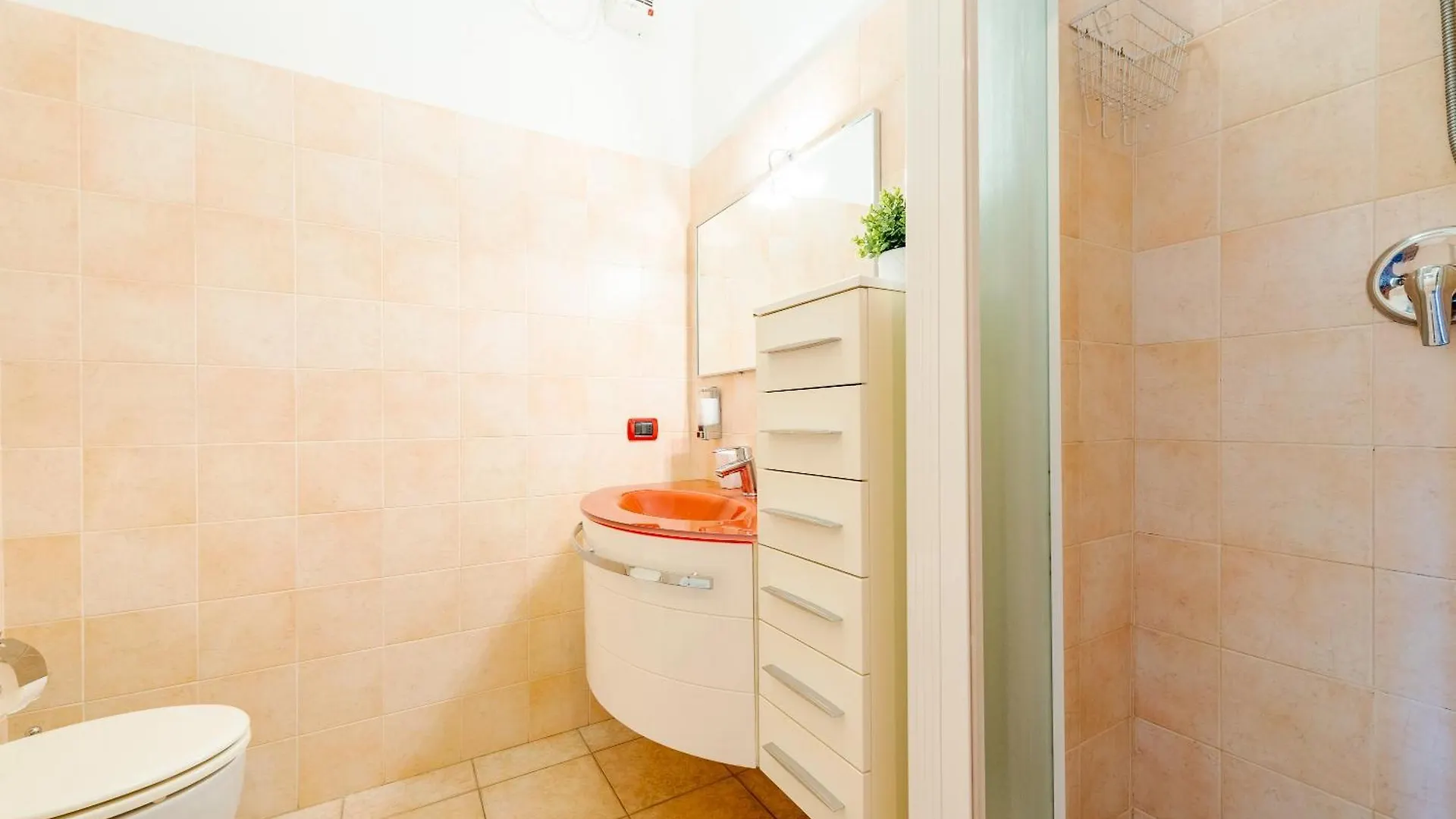 Guest Planet - Rosso Milano Apartment - Navigli Area