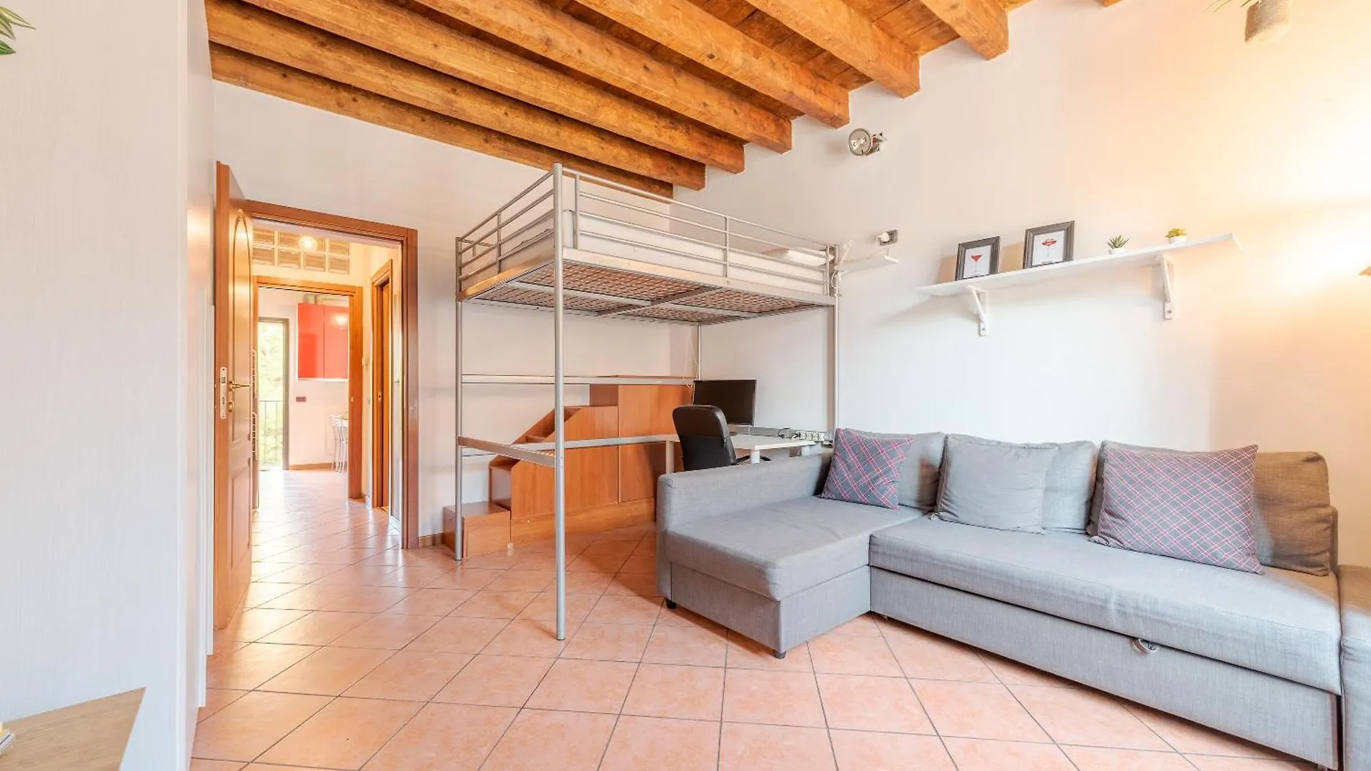 Guest Planet - Rosso Milano Apartment - Navigli Area