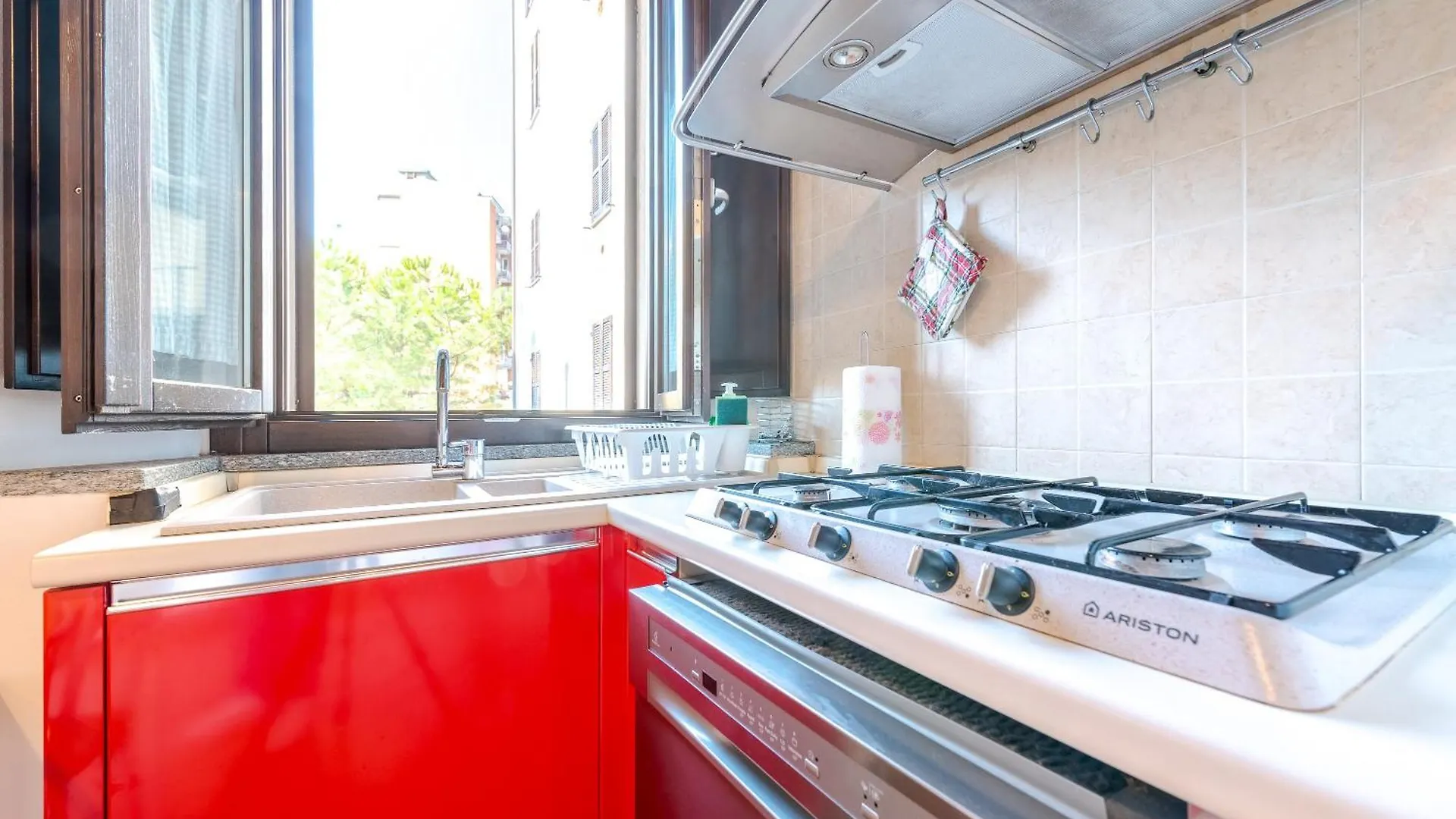 Guest Planet - Rosso Milano Apartment - Navigli Area